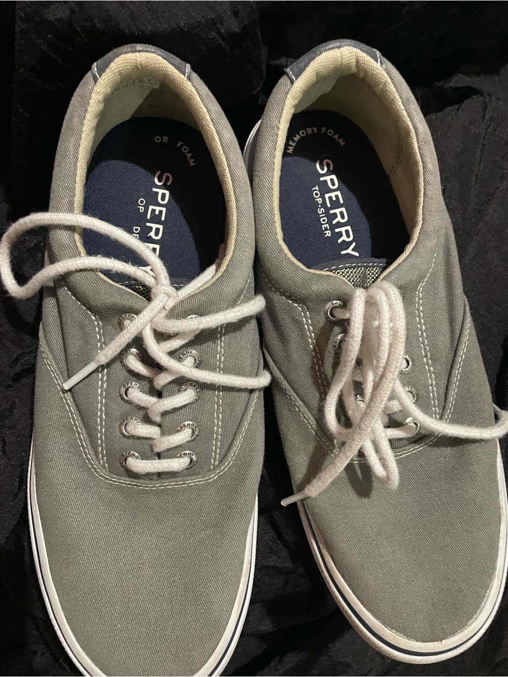 Sperry Men’s Gray Canvas Boat Shoes with White Soles sz7.5